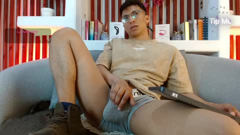 apolo_crus online show from April 7, 5:07 am