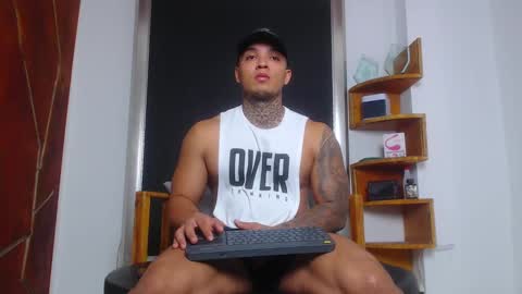 Snapshot of aquiles_elpapi chatting on February 20, 3:52 pm AquilesElpapi online show from February 20, 3:52 pm