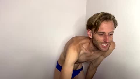 Snapshot of aquilesmade chatting on October 27, 3:25 pm Aquilesmade online show from October 27, 3:25 pm