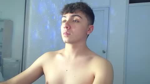 Snapshot of aron__cooper chatting on March 7, 2:36 am aron__cooper online show from March 7, 2:36 am