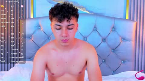 Snapshot of aron__cooper chatting on December 4, 12:41 am aron__cooper online show from December 4, 12:41 am