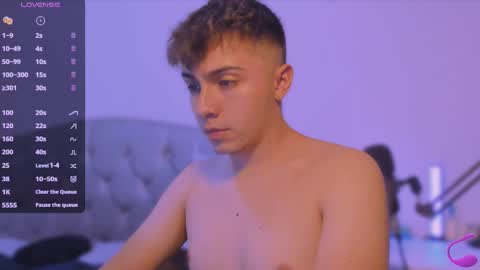 Snapshot of aron__cooper chatting on February 22, 1:00 am aron__cooper online show from February 22, 1:00 am