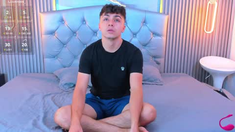 Snapshot of aron__cooper chatting on January 17, 11:00 pm aron__cooper online show from January 17, 11:00 pm