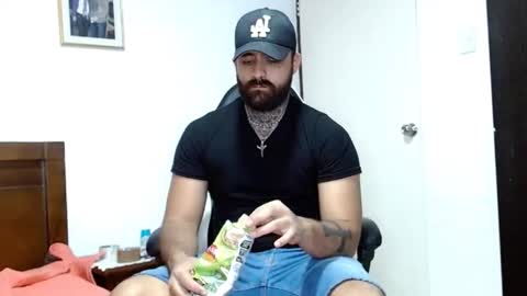 Snapshot of aronmiller404 chatting on October 21, 5:05 pm aronmiller online show from October 21, 5:05 pm