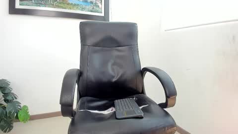 Snapshot of aroon_connor chatting on February 24, 8:47 pm   online show from February 24, 8:47 pm