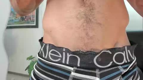 Snapshot of aroon_connor chatting on December 11, 11:00 pm   online show from December 11, 11:00 pm