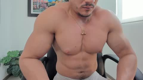 Snapshot of aroon_connor chatting on March 12, 9:13 pm   online show from March 12, 9:13 pm