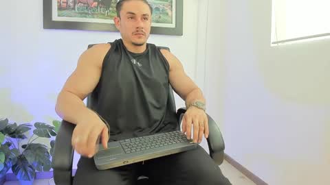 Snapshot of aroon_connor chatting on January 6, 8:07 pm   online show from January 6, 8:07 pm