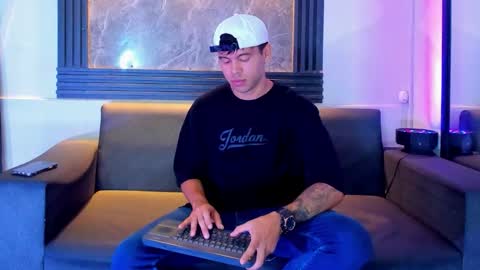 Aroon   online show from November 8, 12:19 pm