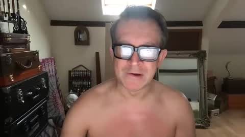 artisterotic online show from November 20, 9:41 am