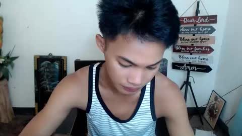 Snapshot of asian_lover05 chatting on October 13, 5:52 pm asian_lover05 online show from October 13, 5:52 pm