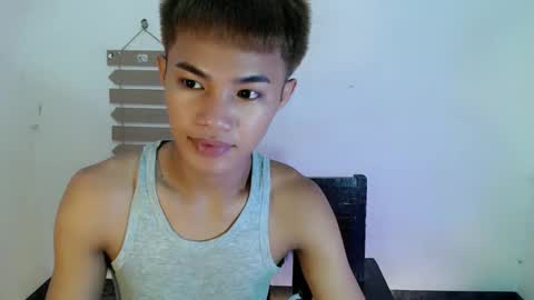 asian_lover05 online show from April 13, 8:53 pm