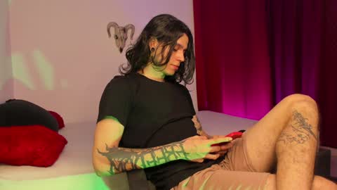 asmodeuszz online show from February 6, 7:13 am