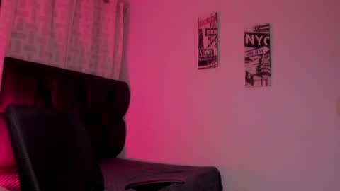 Snapshot of astonhills chatting on September 28, 4:43 am astonhills online show from September 28, 4:43 am