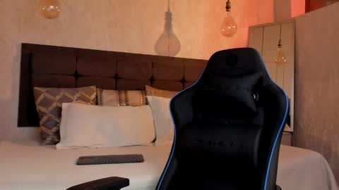 astonhills online show from April 16, 2:22 am