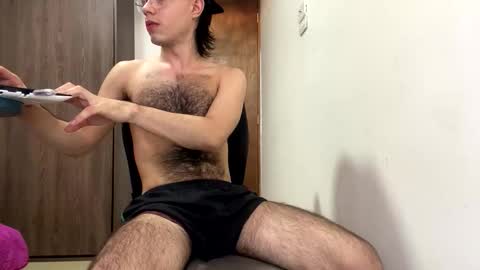 AndrewXxl independent online show from December 13, 10:38 pm