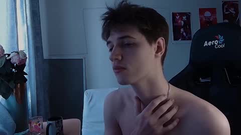 axel_0ne online show from February 3, 7:35 am