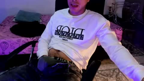 axel__fierro online show from April 16, 12:54 am