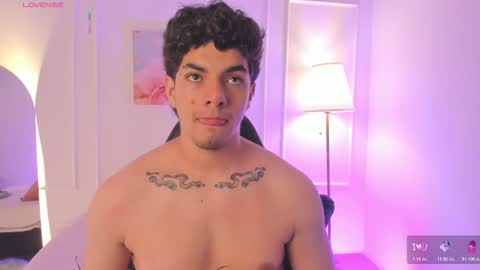 Yooung King  online show from February 13, 2:44 pm