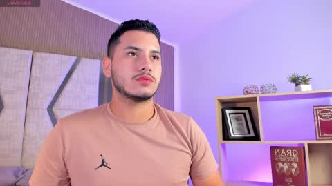 axel_grey_ online show from April 12, 12:50 pm