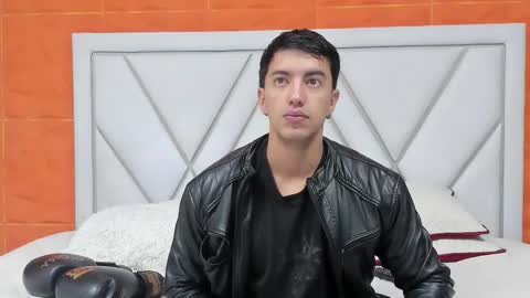 axel_hendrick online show from February 5, 12:45 pm