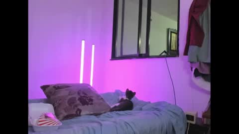 axel_hendrick online show from May 22, 4:39 am