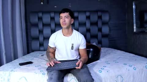 axel_hendrick online show from February 15, 12:35 pm