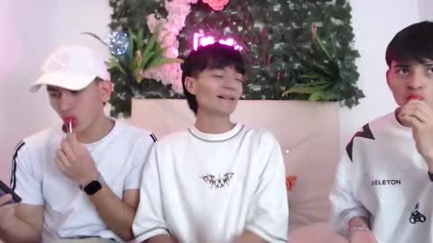 axel_milo_and_kairo online show from November 9, 10:14 pm