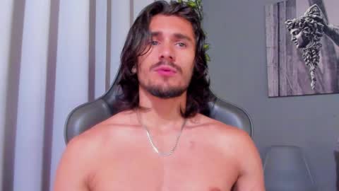 Snapshot of axel_owen chatting on February 19, 4:55 pm Axel online show from February 19, 4:55 pm