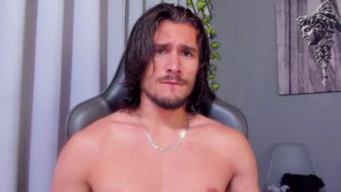 Snapshot of axel_owen chatting on February 24, 9:09 pm Axel online show from February 24, 9:09 pm