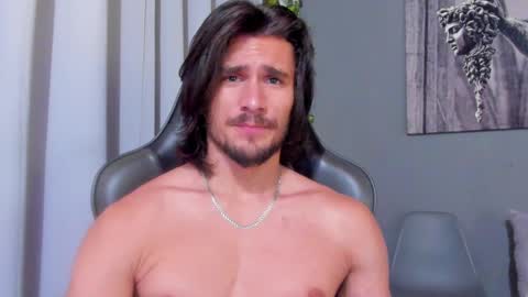 Snapshot of axel_owen chatting on February 21, 11:54 pm Axel online show from February 21, 11:54 pm