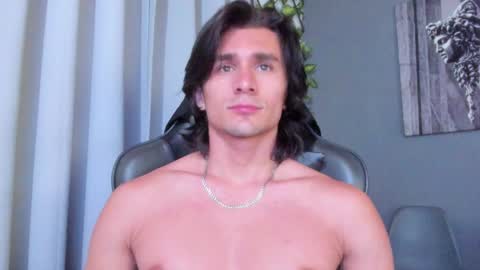 Snapshot of axel_owen chatting on December 9, 9:01 pm Axel online show from December 9, 9:01 pm