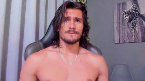 Snapshot of axel_owen chatting on February 23, 12:47 am Axel online show from February 23, 12:47 am