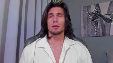 Snapshot of axel_owen chatting on March 2, 9:19 pm Axel online show from March 2, 9:19 pm