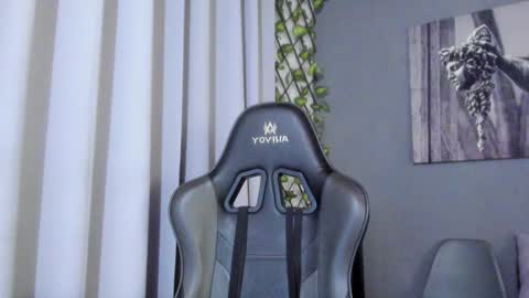 Snapshot of axel_owen chatting on December 23, 9:51 pm Axel online show from December 23, 9:51 pm