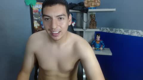 axel_stones_ online show from November 28, 4:20 pm