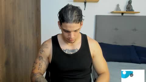 INDEPENDENT MODEL  online show from December 1, 4:15 am