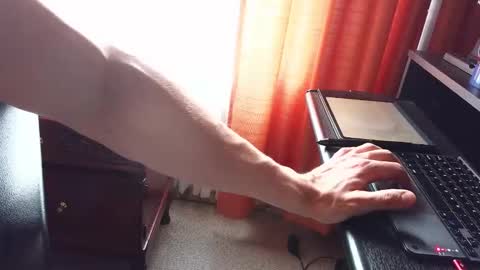 Snapshot of axelcr0ss chatting on October 28, 9:06 pm axelcr0ss online show from October 28, 9:06 pm