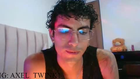 Axel  online show from November 5, 11:40 pm