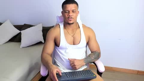 Snapshot of axelldasilva chatting on September 28, 8:40 pm AXEL DA SILVA online show from September 28, 8:40 pm
