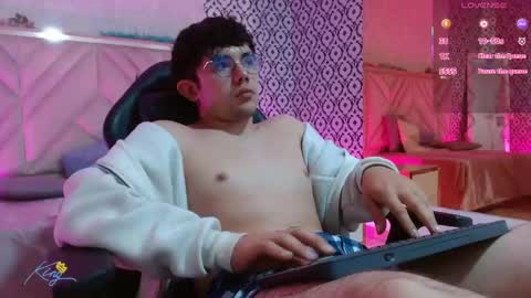 axelnoir_tay online show from May 21, 3:05 pm