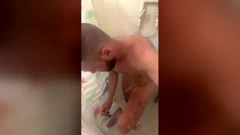 b44212157 online show from April 16, 9:39 pm