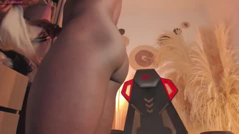 FOLLOW ME  online show from December 17, 3:47 am