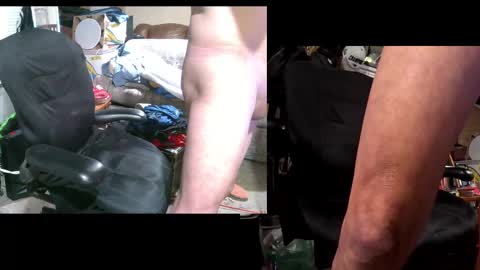 Snapshot of balddickstroking chatting on December 31, 8:59 am balddickstroking online show from December 31, 8:59 am