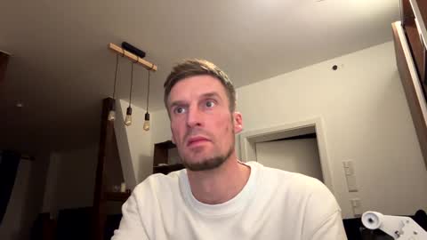 Snapshot of basst23 chatting on December 22, 12:39 am basst23 online show from December 22, 12:39 am