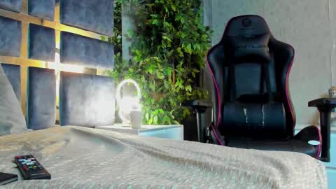 Bastian Independent Model online show from November 2, 3:11 am