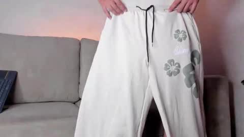 Bastian Independent Model online show from March 1, 3:01 pm