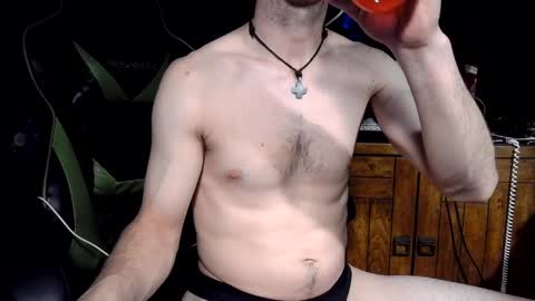 bchillin28 online show from April 7, 6:02 am