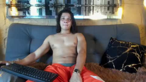 independent model online show from May 22, 9:53 pm
