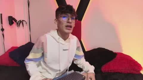 Neon online show from November 10, 11:26 am